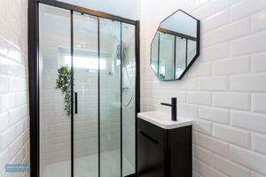 En-suite Shower Room- click for photo gallery